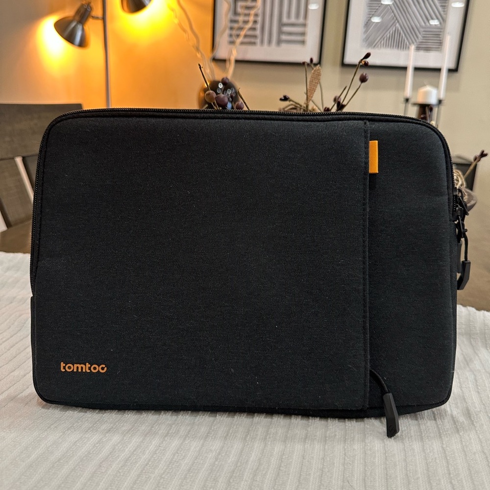 TomToc Sleeve ( iPad not included) Ipad 11 inch for actual size reference